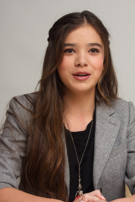 Hailee Steinfeld Poster 2443083
