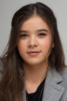 Hailee Steinfeld Poster 2443090