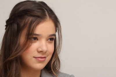 Hailee Steinfeld Poster 2443091