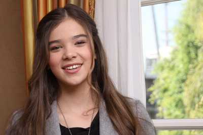 Hailee Steinfeld Poster 2443098
