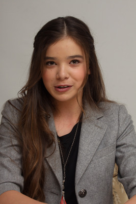 Hailee Steinfeld Poster 2443099