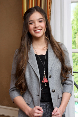 Hailee Steinfeld Poster 2443102