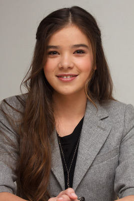 Hailee Steinfeld Poster 2443107