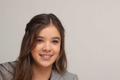 Hailee Steinfeld Poster 2443109