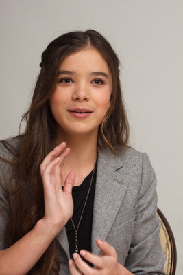 Hailee Steinfeld Poster 2443111