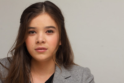 Hailee Steinfeld Poster 2443112