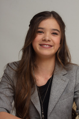 Hailee Steinfeld Poster 2443113