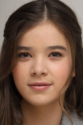 Hailee Steinfeld Poster 2443115