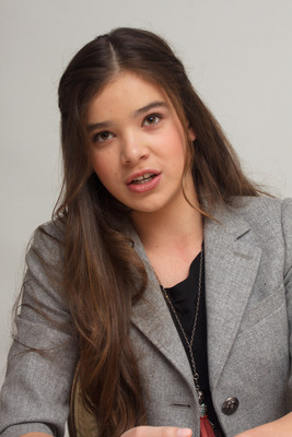 Hailee Steinfeld Poster 2443116