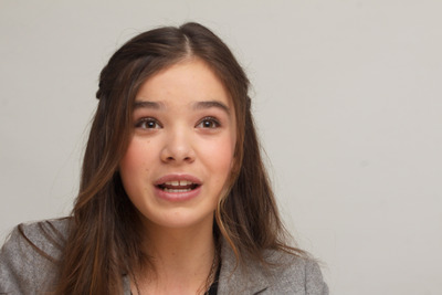 Hailee Steinfeld Poster 2443117