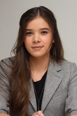 Hailee Steinfeld Poster 2443119