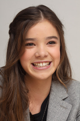 Hailee Steinfeld Poster 2443120