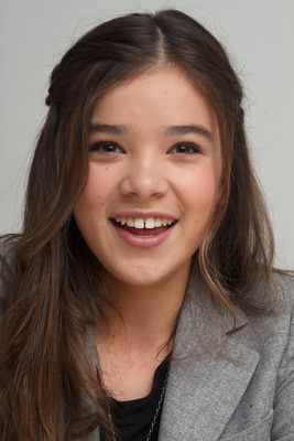 Hailee Steinfeld Poster 2443121