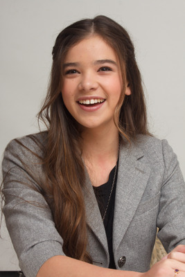 Hailee Steinfeld Poster 2443123