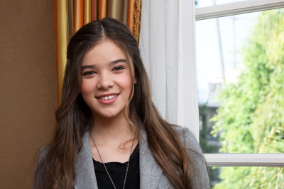 Hailee Steinfeld Poster 2443125