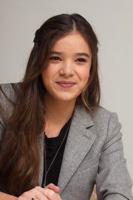 Hailee Steinfeld Poster 2443128