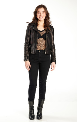 Hailee Steinfeld Poster 2458249