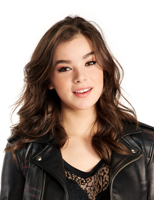 Hailee Steinfeld Poster 2458254