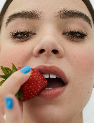 Hailee Steinfeld Poster 2524151