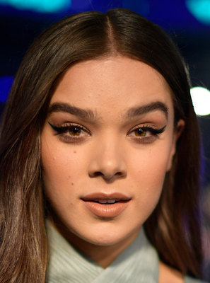 Hailee Steinfeld Poster 2903807