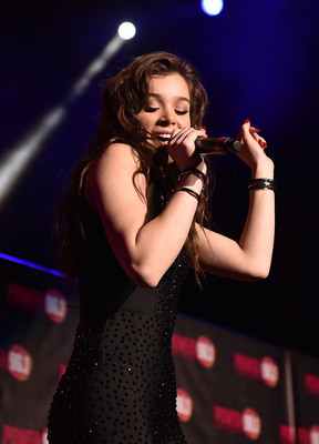 Hailee Steinfeld Poster 2939922