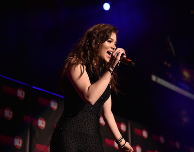 Hailee Steinfeld Poster 2939932