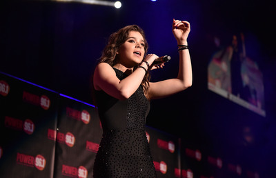 Hailee Steinfeld Poster 2939990