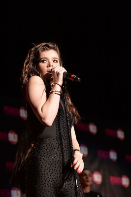 Hailee Steinfeld Poster 2940045