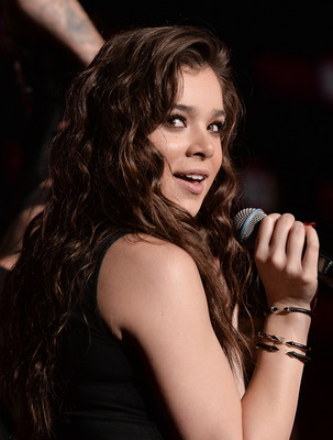 Hailee Steinfeld Poster 2940143