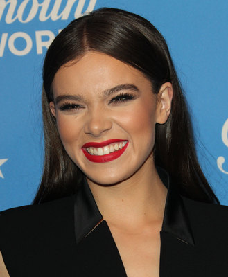 Hailee Steinfeld Poster 2990552