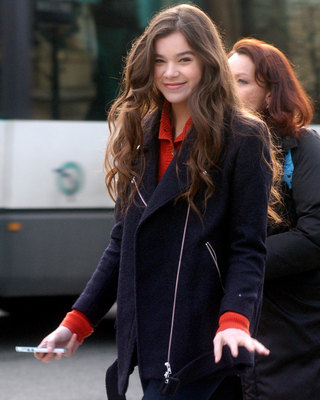 Hailee Steinfeld Poster 2990603