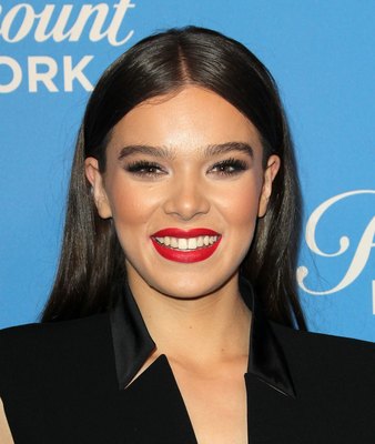 Hailee Steinfeld Poster 2990639