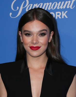 Hailee Steinfeld Poster 2990679