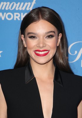 Hailee Steinfeld Poster 2990699