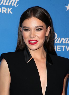 Hailee Steinfeld Poster 2990728