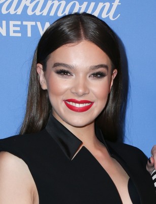 Hailee Steinfeld Poster 2990745