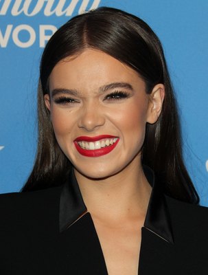 Hailee Steinfeld Poster 2990786