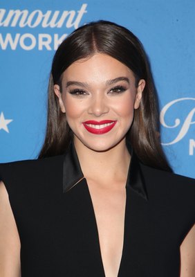 Hailee Steinfeld Poster 2990792