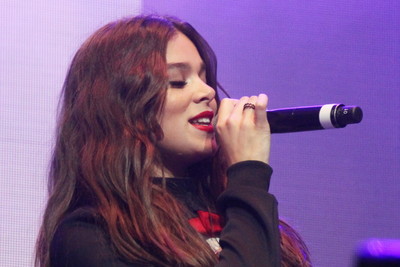 Hailee Steinfeld Poster 3310315