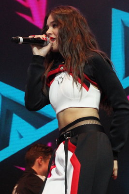 Hailee Steinfeld Poster 3312831