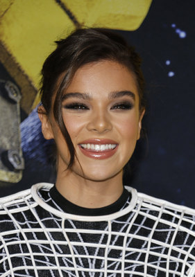 Hailee Steinfeld Poster 3729495