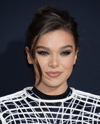Hailee Steinfeld Poster 3729534