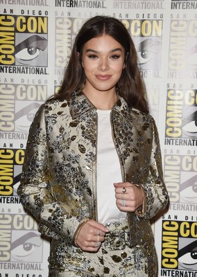 Hailee Steinfeld Poster 3729798