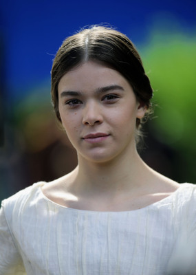 Hailee Steinfeld Poster 3729809
