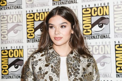 Hailee Steinfeld Poster 3729888