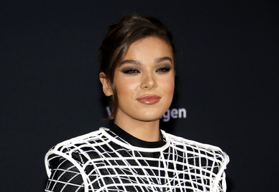 Hailee Steinfeld Poster 3729945