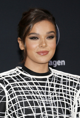 Hailee Steinfeld Poster 3729999