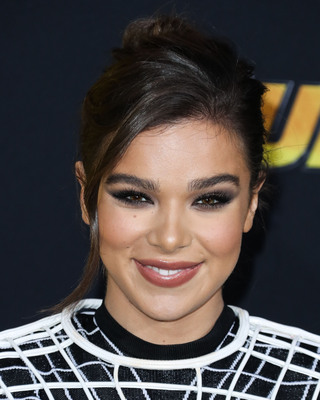 Hailee Steinfeld Poster 3730051