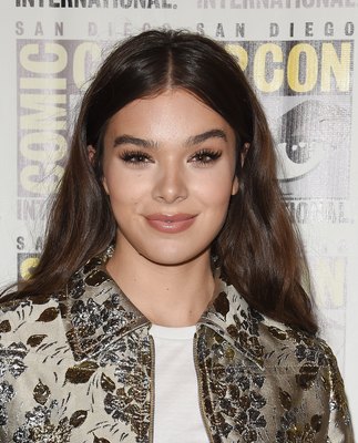Hailee Steinfeld Poster 3730202
