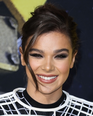 Hailee Steinfeld Poster 3730260